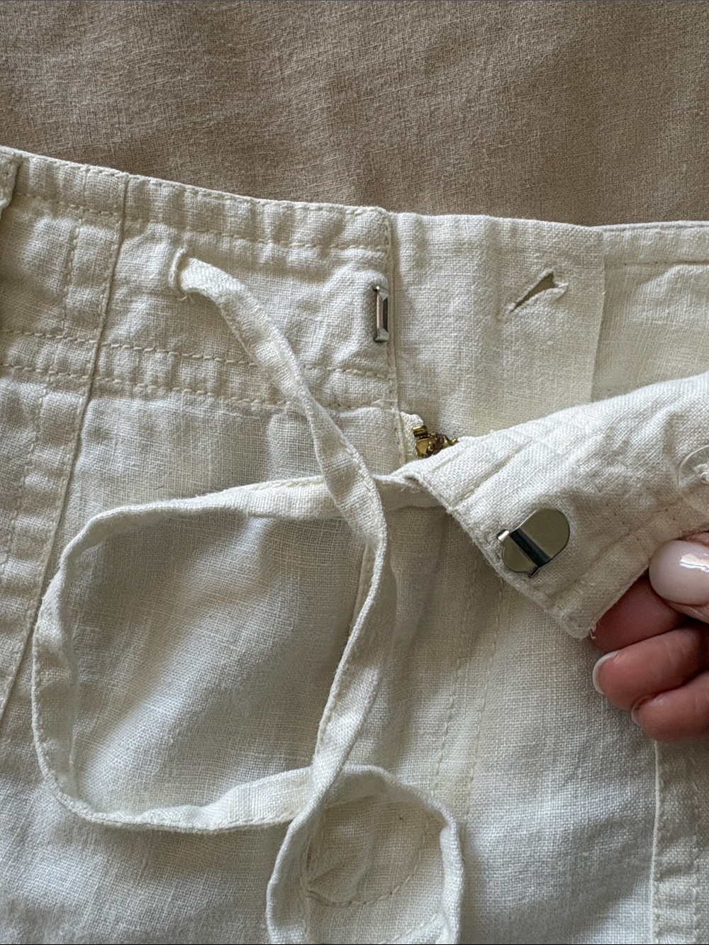 Liz Claiborne Cream Drawstring Linen Shorts - Picture 5 of 7